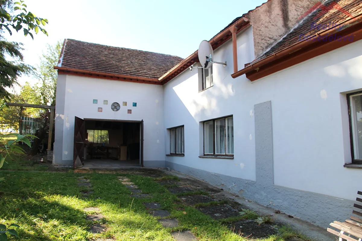 Prodej rodinného domu 120 m², pozemek 2355 m²